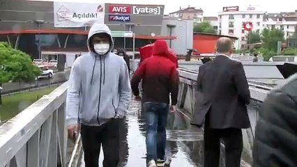 İstanbul'da yağmur trafiği olumsuz etkiledi
