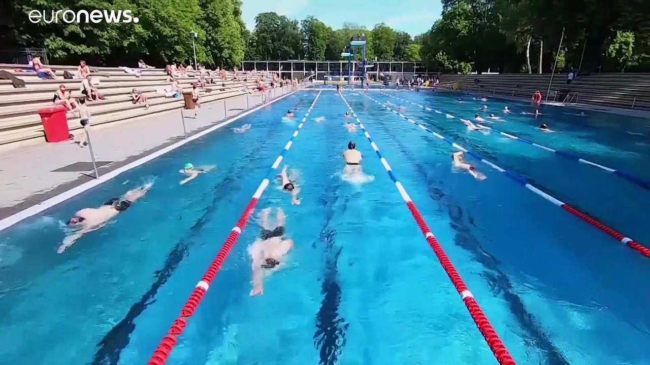 Eine Handtuchlänge Abstand: Badespaß 2020