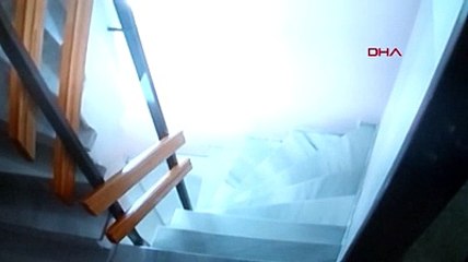 Beyoğlu'nda kargocudan apartman sakinlerini şoke eden hareket