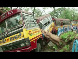 Cyclone kills at least 82 in India and Bangladesh