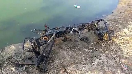 मैनपुरी: तालाब में बाइकों के चेसिस मिलने से मचा हड़कम्प