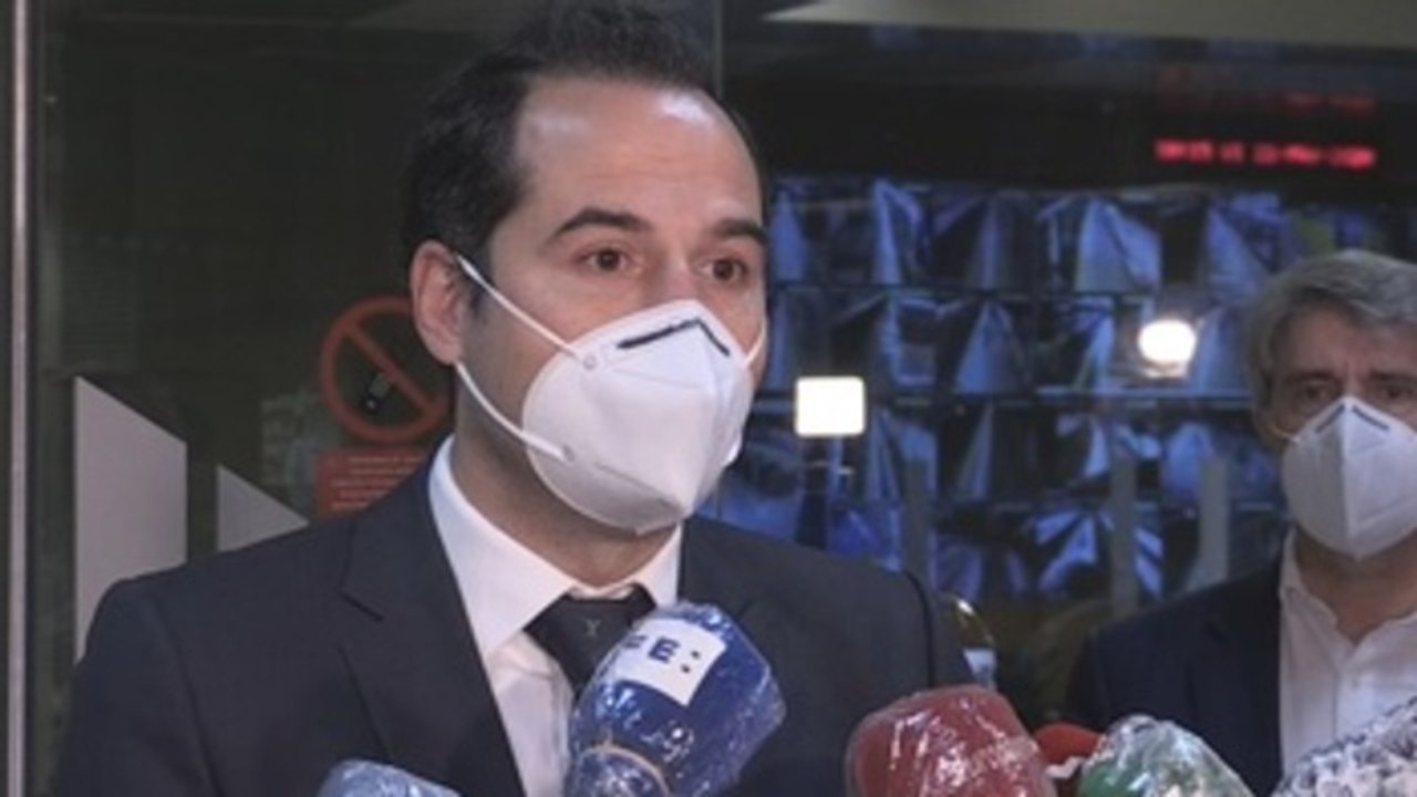 Aguado pide a los políticos que están "cómodos chapoteando en las aguas fecales de la polarización"