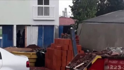 Muro de residência é derrubado por fortes chuvas no Parque São Paulo