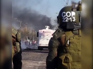 Şili’de halk kısıtlamaları protesto ediyor