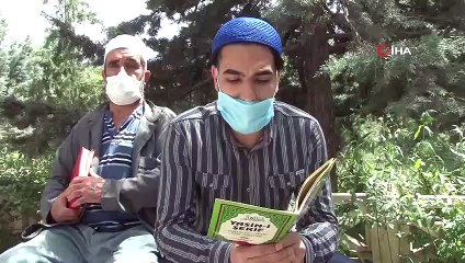 Kısıtlama ve bayram öncesi vatandaşlar mezarlıkları ziyaret etti