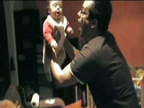 27-12-2007 J'adore quand papa joue avec moi