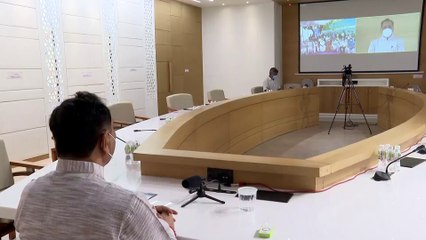 VIJAY RUPANI TALK TO VEGETABLE VENDOR OF KUTCH IN BHACHAU THROUGH VIDEO CONFERENCE