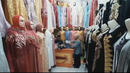 Indonesian traders risk losing licences to stay open during Eid