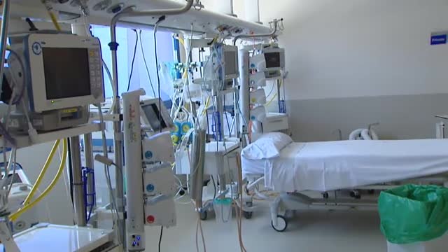 Un solo paciente ingresado en la UCI por coronavirus donde antes había casi 30