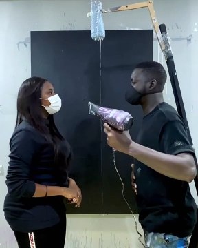 Il réalise un magnifique portrait avec l’aide d’un sèche-cheveux