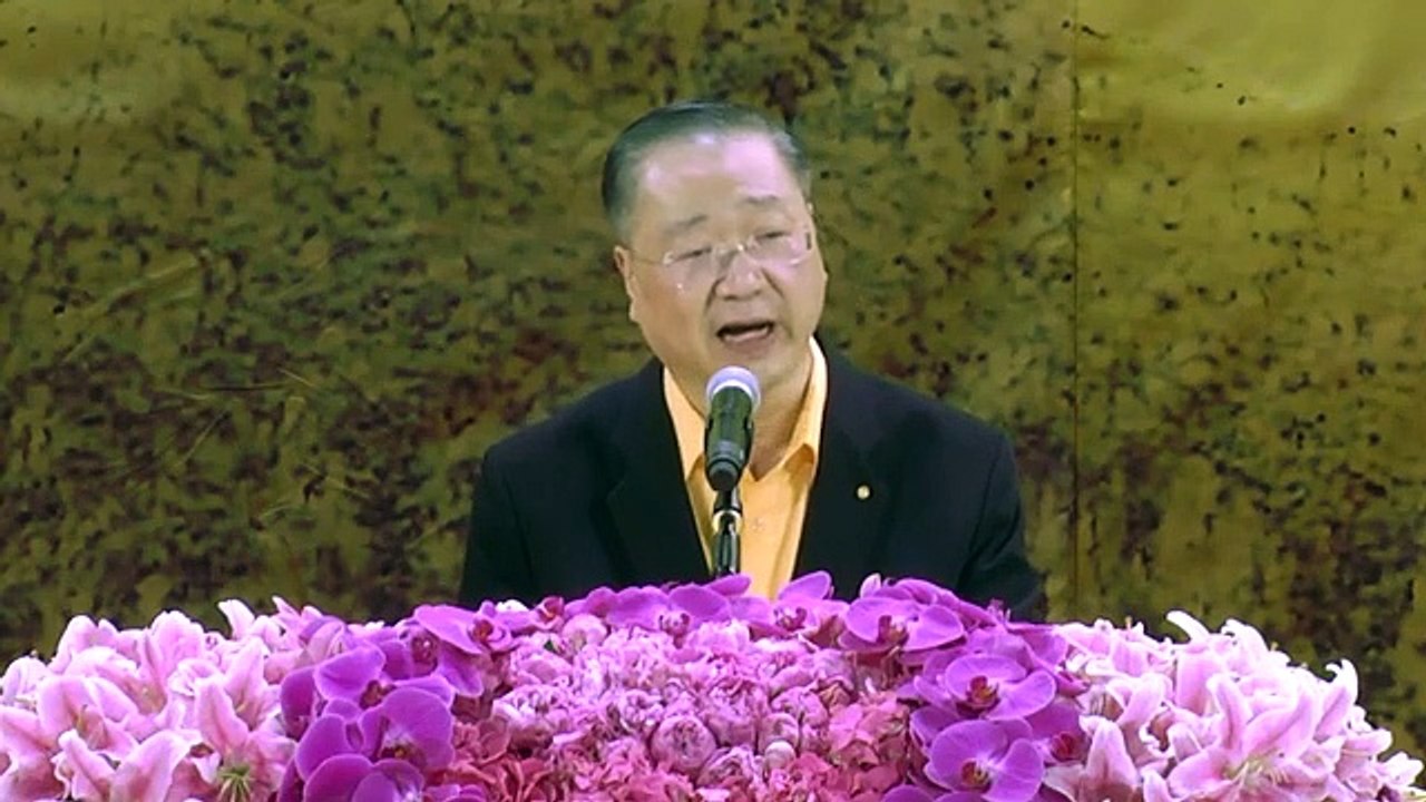 【卢台长讲笑话：从不计较的服务生】