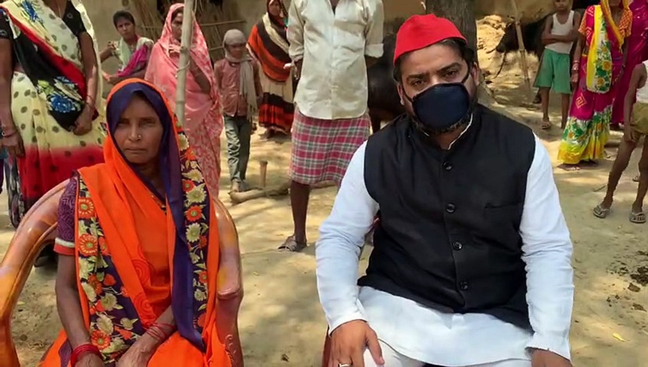 सपा जिला अध्यक्ष ने मृतक  के घर पहुंचकर के जाना हाल
