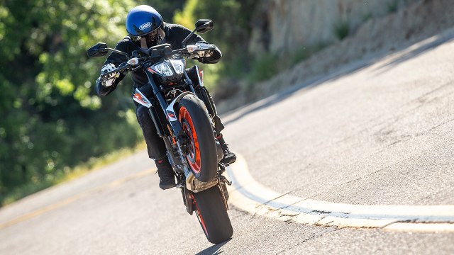 2020 KTM 890 Duke R First Ride Review