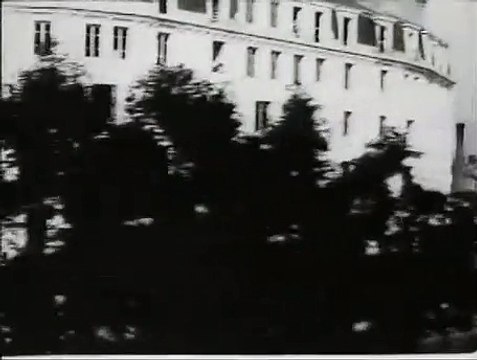 Panorama de l'arrivée en gare de Perrache pris du train (Panorama de llegada en tren a la estación de Lyon-Perrache) [1896]