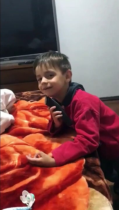 Ne jamais laisser une tondeuse à un enfant... hop plus de sourcil