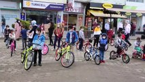 Artvin Hopaspor Kulübü, çocuklara bayram hediyesi bisiklet dağıttı - ARTVİN