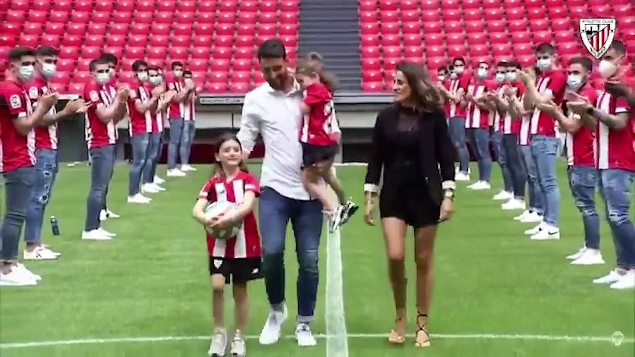 La emotiva despedida de Aduriz
