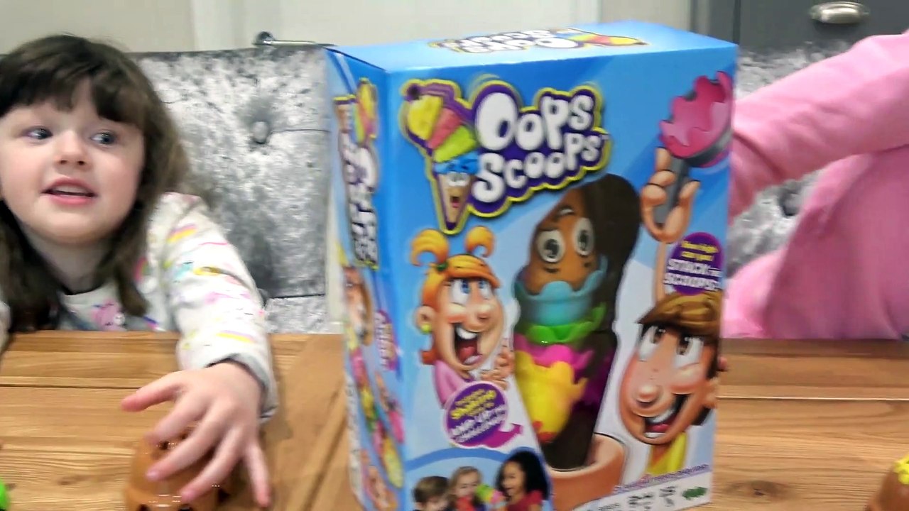 Sophia, Isabella e Alice Brincando de Fazer Sorvete Casquinha Gigante