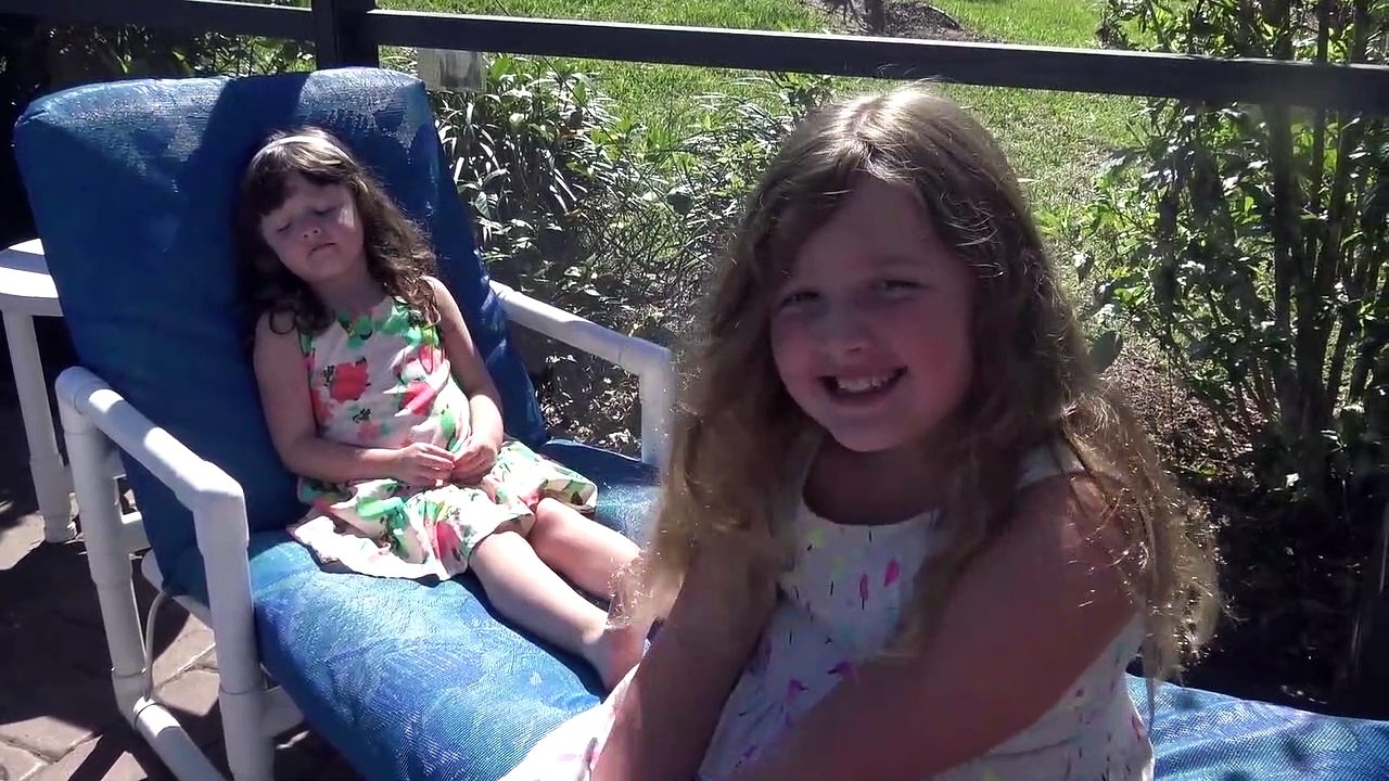 Sophia, Isabella e Alice Brincando de Vender Sorvetes