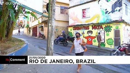 Un graffeur brésilien rend hommage aux soignants