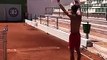 Novak Djokovic si allena e riceve gli auguri di Buon Compleanno dal Balcone  ( @Twitter @NovakDjokovic)
