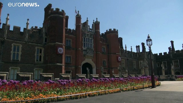 Опустевшие дворцы ждут посетителей