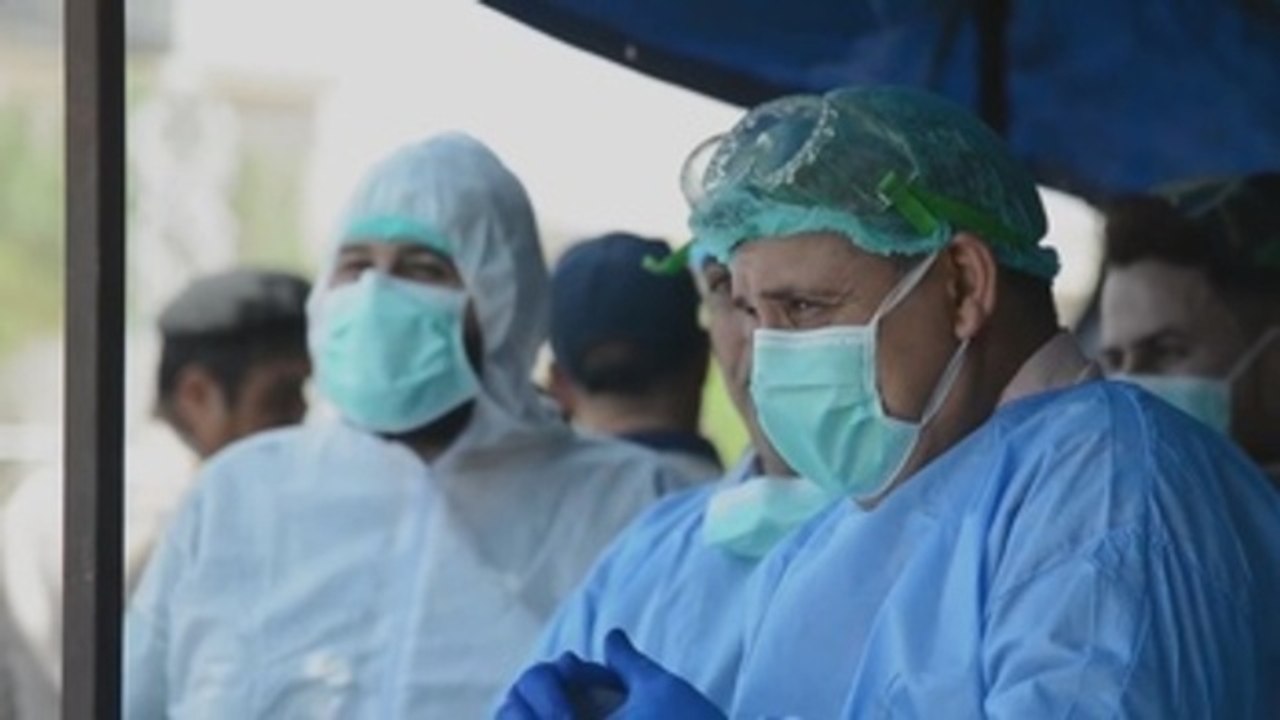 Muestras de sangre para detectar el COVID-19 en Bagdad