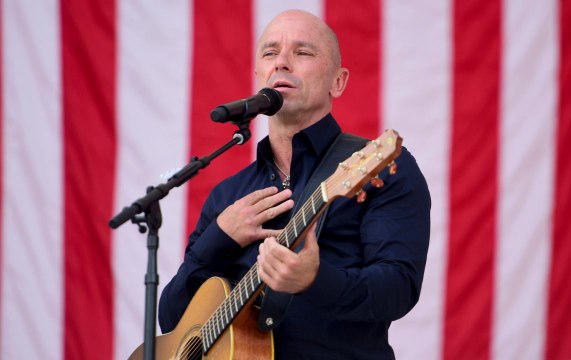 Kenny Chesney Continues to Pay His 120 Band and Crew Members After Tour Was Postponed