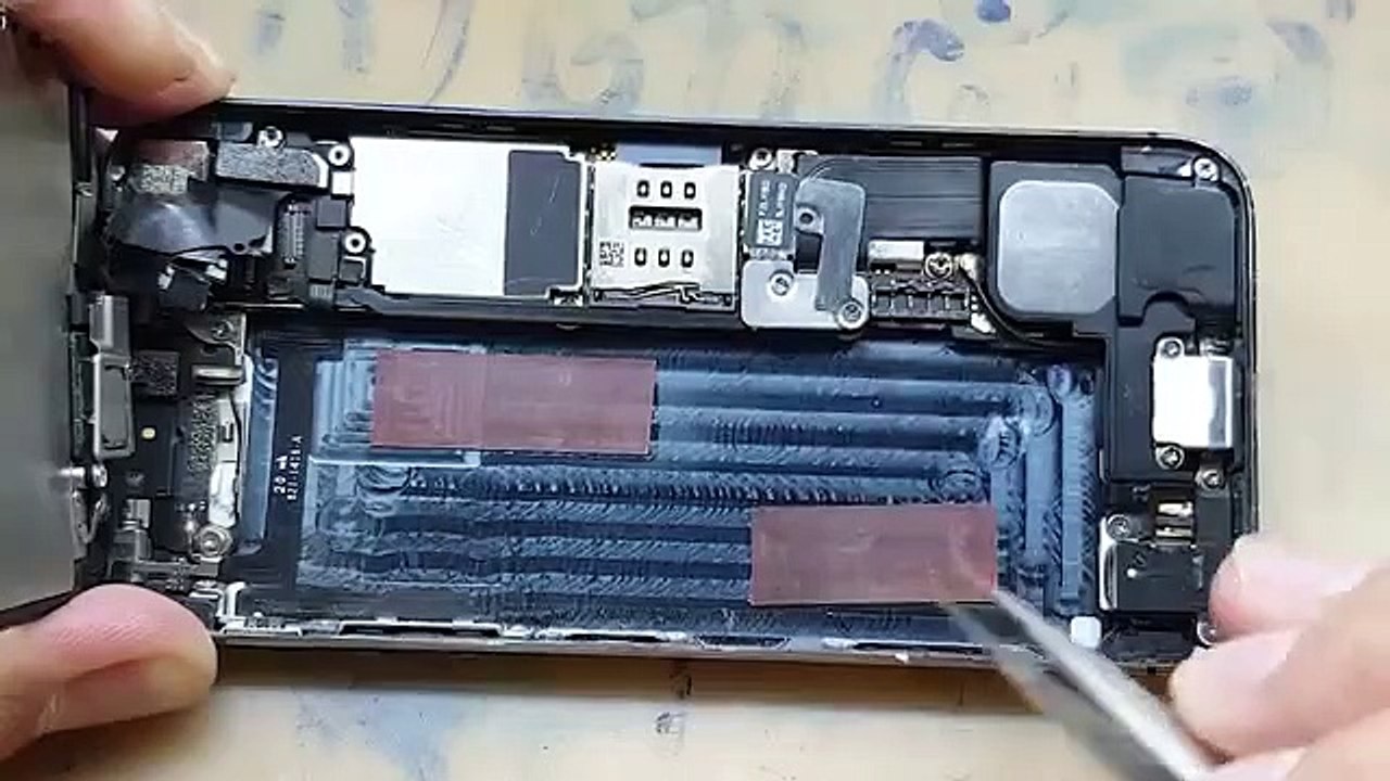 iPhone_5_Swollen_Battery,_Replacement__to_avoid_explosion_and_fire_risks.