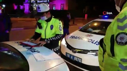 Ehliyetsiz sürücünün kullandığı araçtan silah çıktı