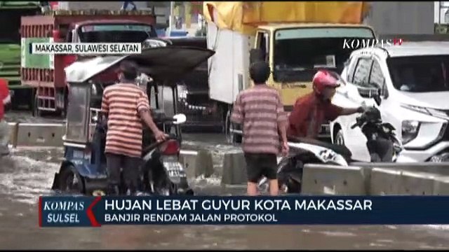 Hujan Lebat Guyur Kota Makassar, Banjir Rendam Jalan Protokol