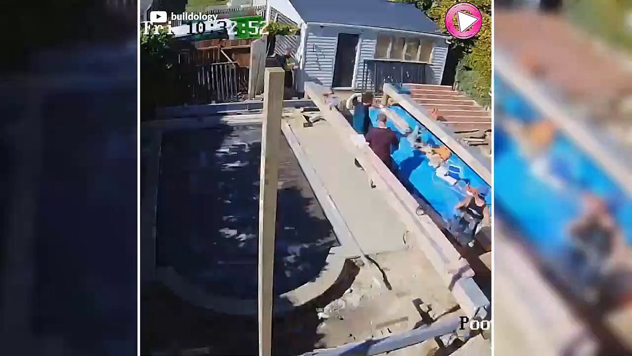 Extension de maison avec piscine cachée