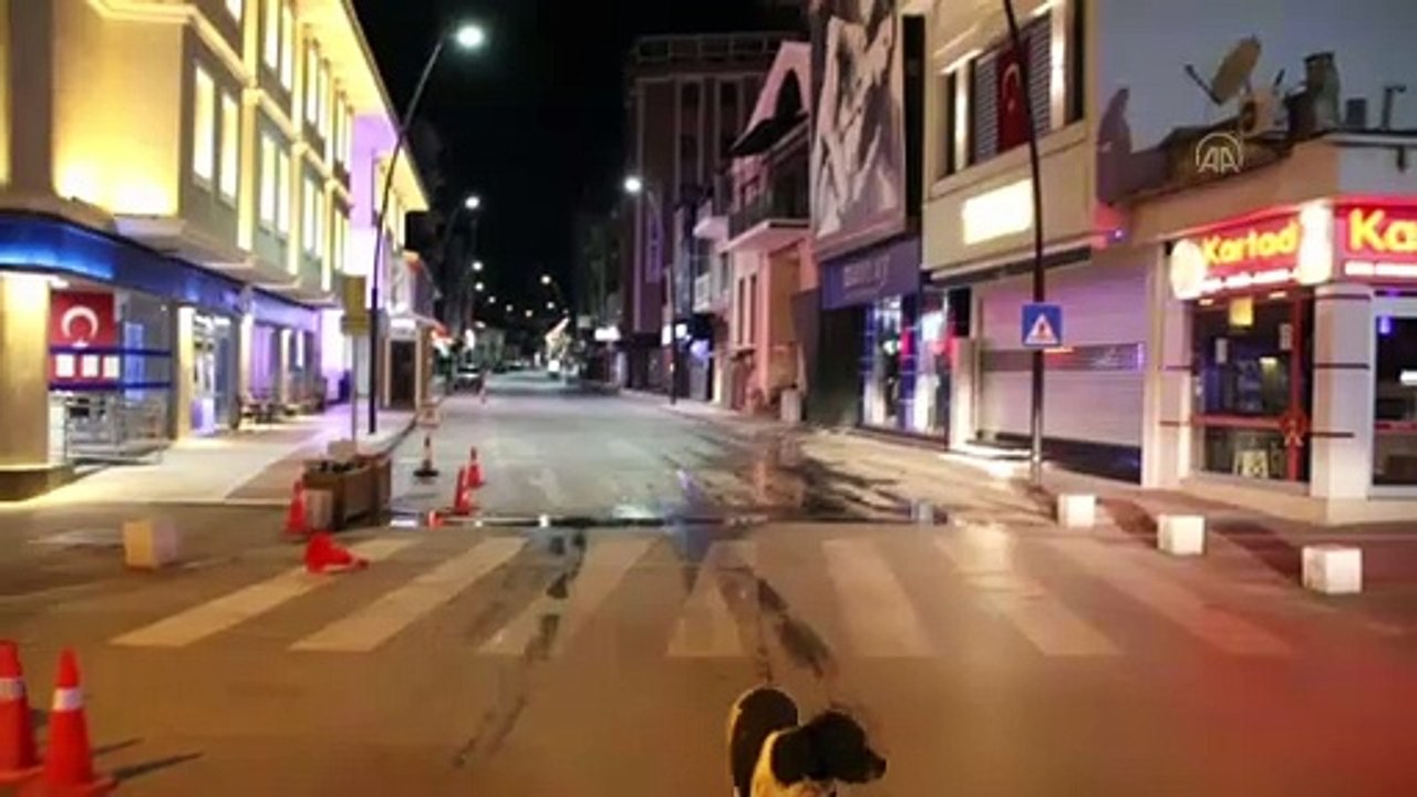 Uşak, sokağa çıkma kısıtlamasının başlamasıyla sessizliğe büründü