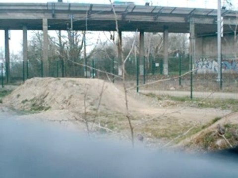 Sauts en vélo d'amateurs à couëron