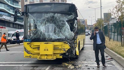 Télécharger la video: İETT otobüsü, yol kenarında sulama yapan tankere çarptı.