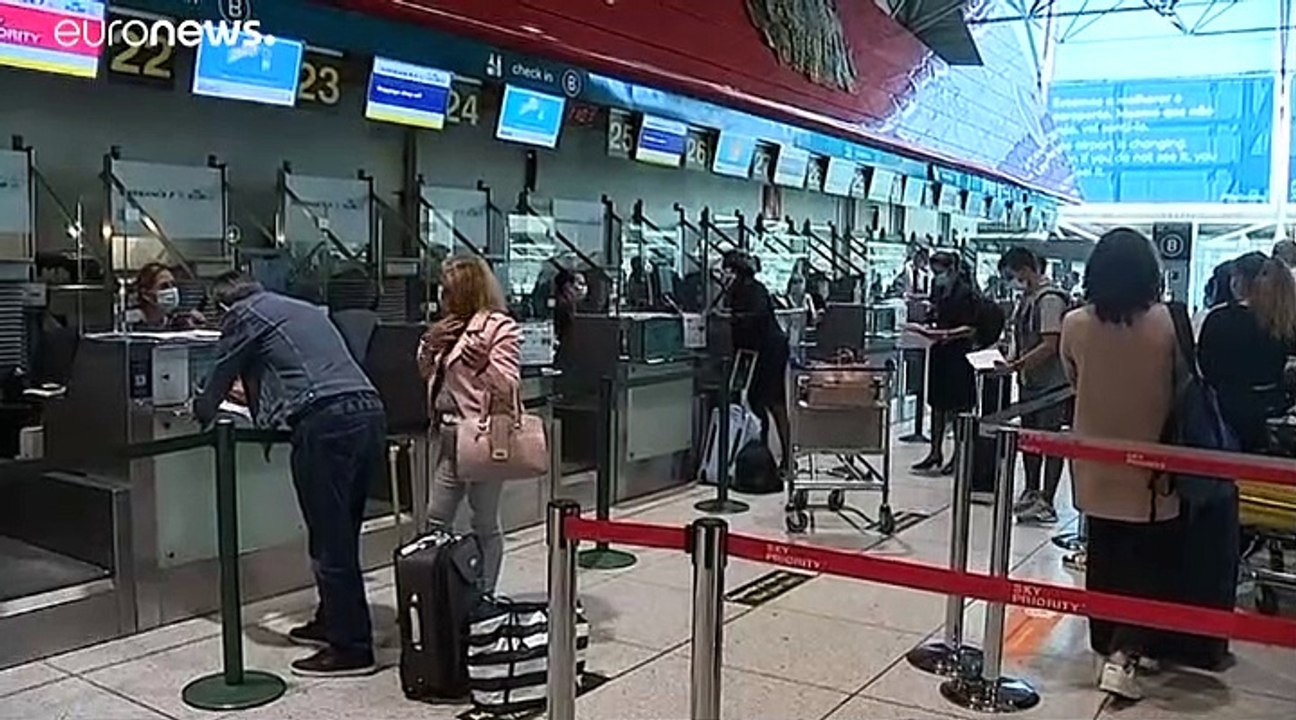 Londres impose l'isolement aux voyageurs, Madrid et Barcelone vont rouvrir terrasses et hôtels