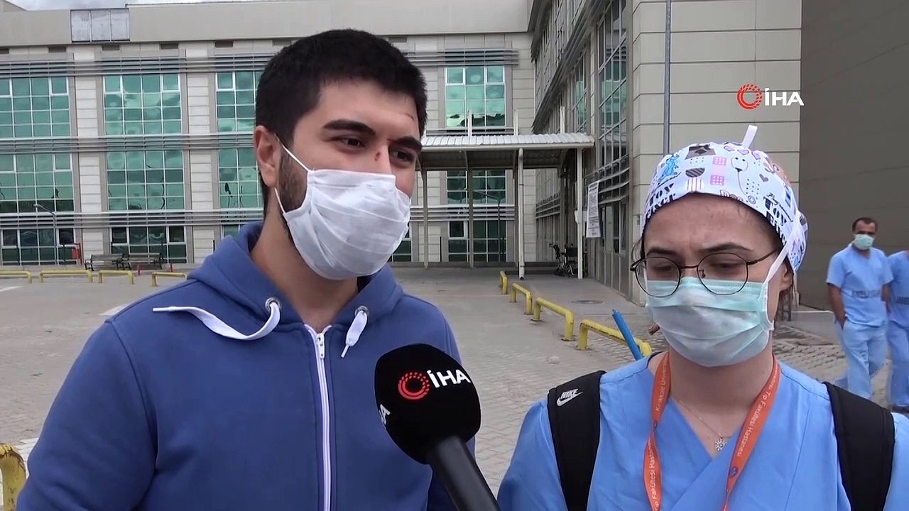 İki Doktoru Birden Tekme Tokat Darp Etti!