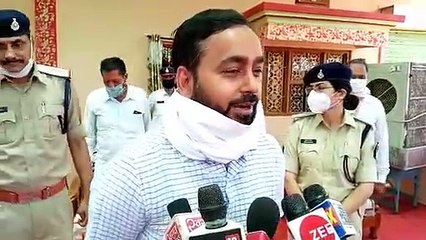 बेटी का जन्मदिन मनाने पहुंचे कलेक्टर और एसपी