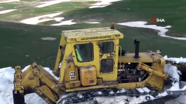 Van Büyükşehir Belediyesi, atlarla ulaşımı sağlanan mezra yollarını açtı