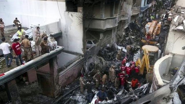 Pakistan Plane Crash Update: 97 लोगों की मौत, Karanchi में PIA Plane Crash Karachi में PIA विमान हादसे का शिकार कैसे हुआ, CCTV में कैद