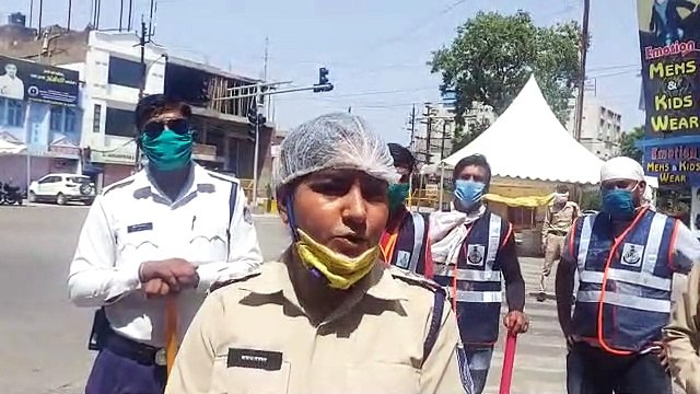 लॉक डाउन का उल्लंघन करने वालो पर पुलिस ने कसा शिकंजा, की कार्यवाही