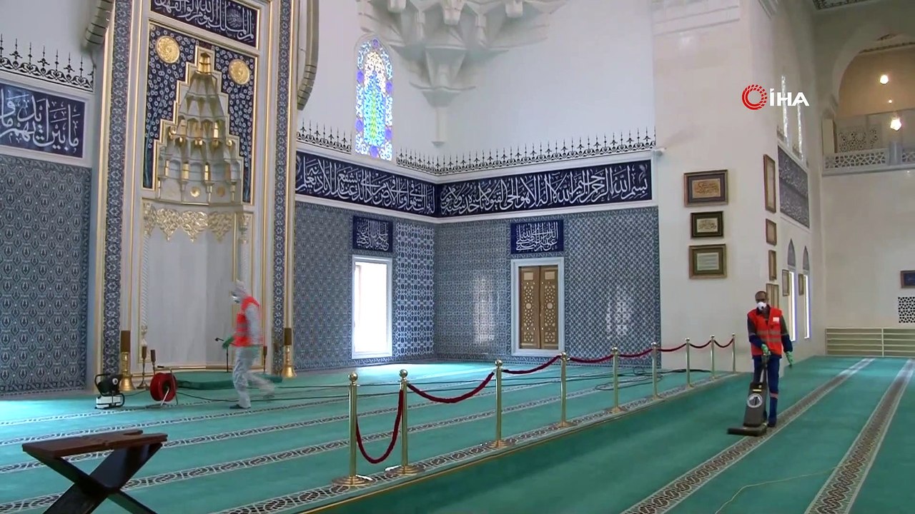 Camiler kısıtlama sonrası ilk namaza hazırlanıyor