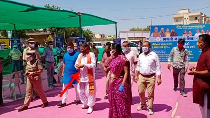 VIDEO: बिना मास्क सरकारी कार्यक्रम में आए गुजरात के मंत्री, मीडिया को देख झट से ढंक लिया मुंह