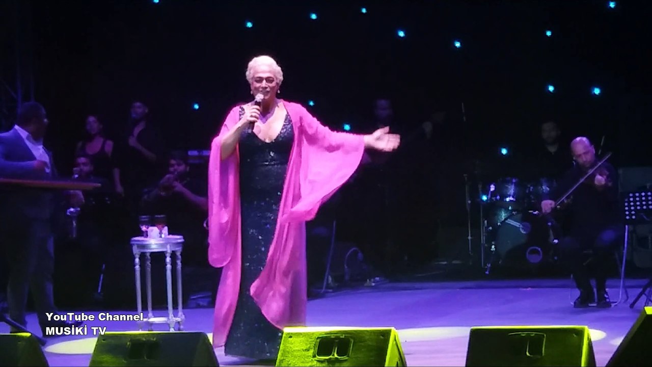 AYTA SÖZERİ - Üzüldüğün Şeye Bak (Emel Sayın cover) (Konser/Canlı) @ Antalya Park