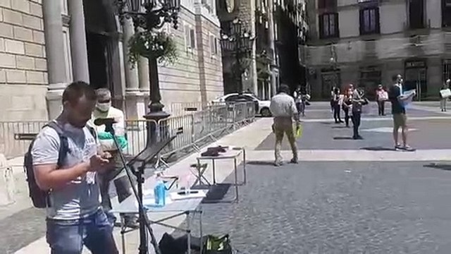 Concentració a la plaça de Sant Jaume de Barcelona pels drets i les llibertats