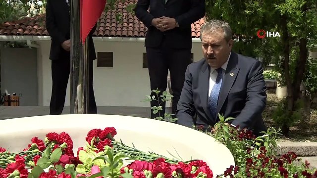 Destici, Muhsin Yazıcıoğlu’nun kabrini ziyaret etti