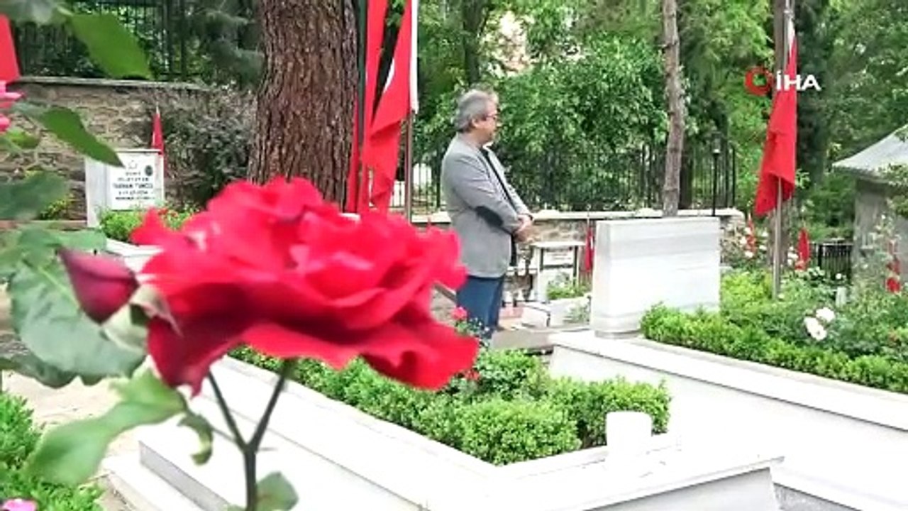 Şehit asteğmenin babası mezarlıkta gözyaşlarını tutamadı