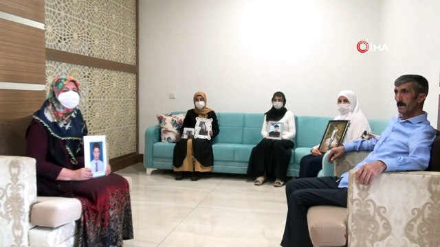 Terörün pençesinden evlatlarını kurtarmak için oturma eyleminde olan aileler, bayrama buruk giriyor