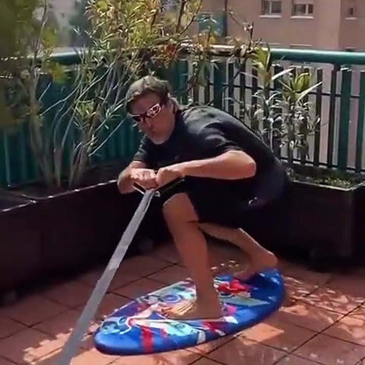 Confinement : il fait du wakeboard sur son balcon LOL