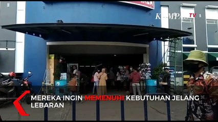 Jangan Ditiru!! Warga Berdesak-desakan Masuk Mal Rangkas Bitung